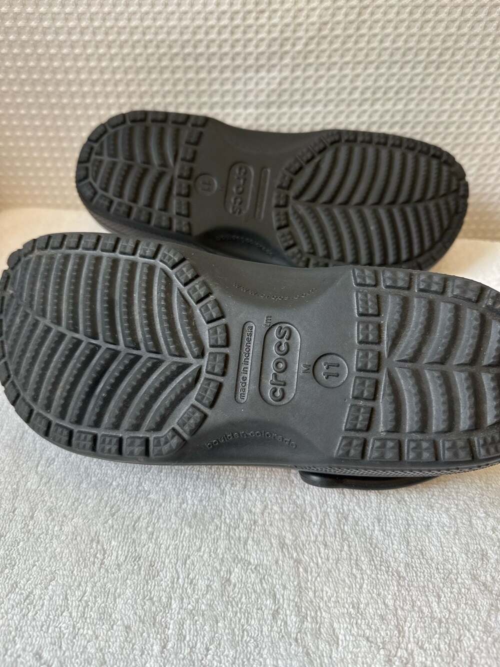 Crocs Classic Clogs Black Men's Size 11 - Picture 7 of 7